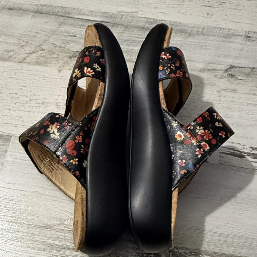 Alegria Women's Black Bryce Floral Platform Sandals - Picture 7 of 10